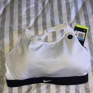 NWT Nike High Support sports Bra